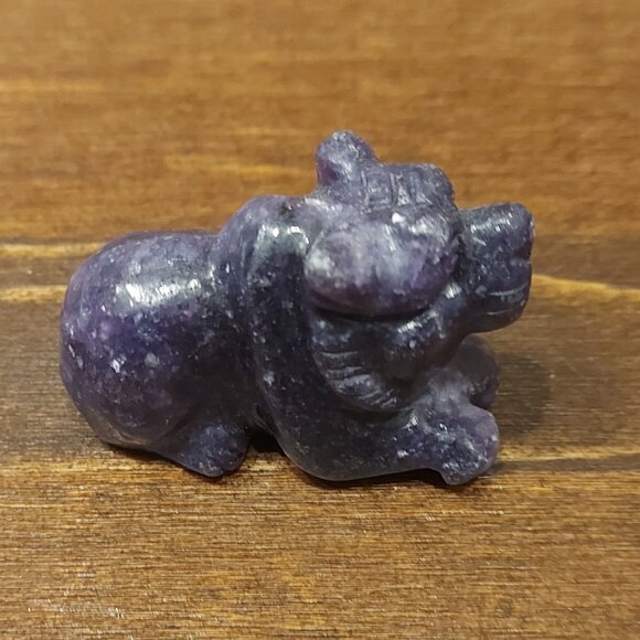 Lepidolite Lion Carving - Picture 1 of 5